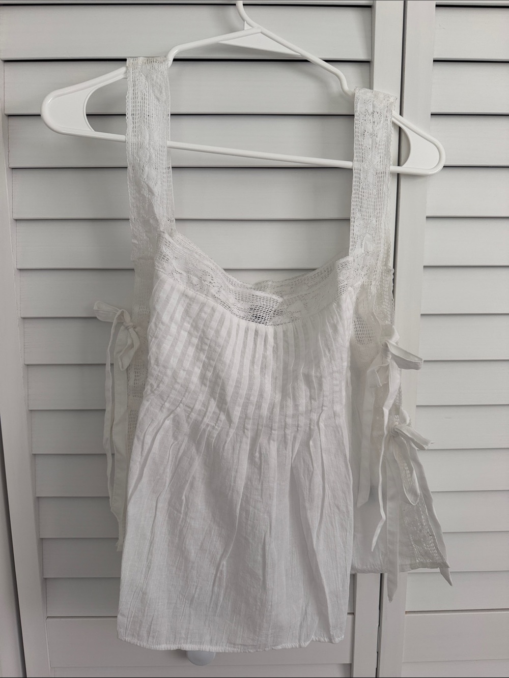 American Eagle Outfitters White Lace-Trim Camisole Tank